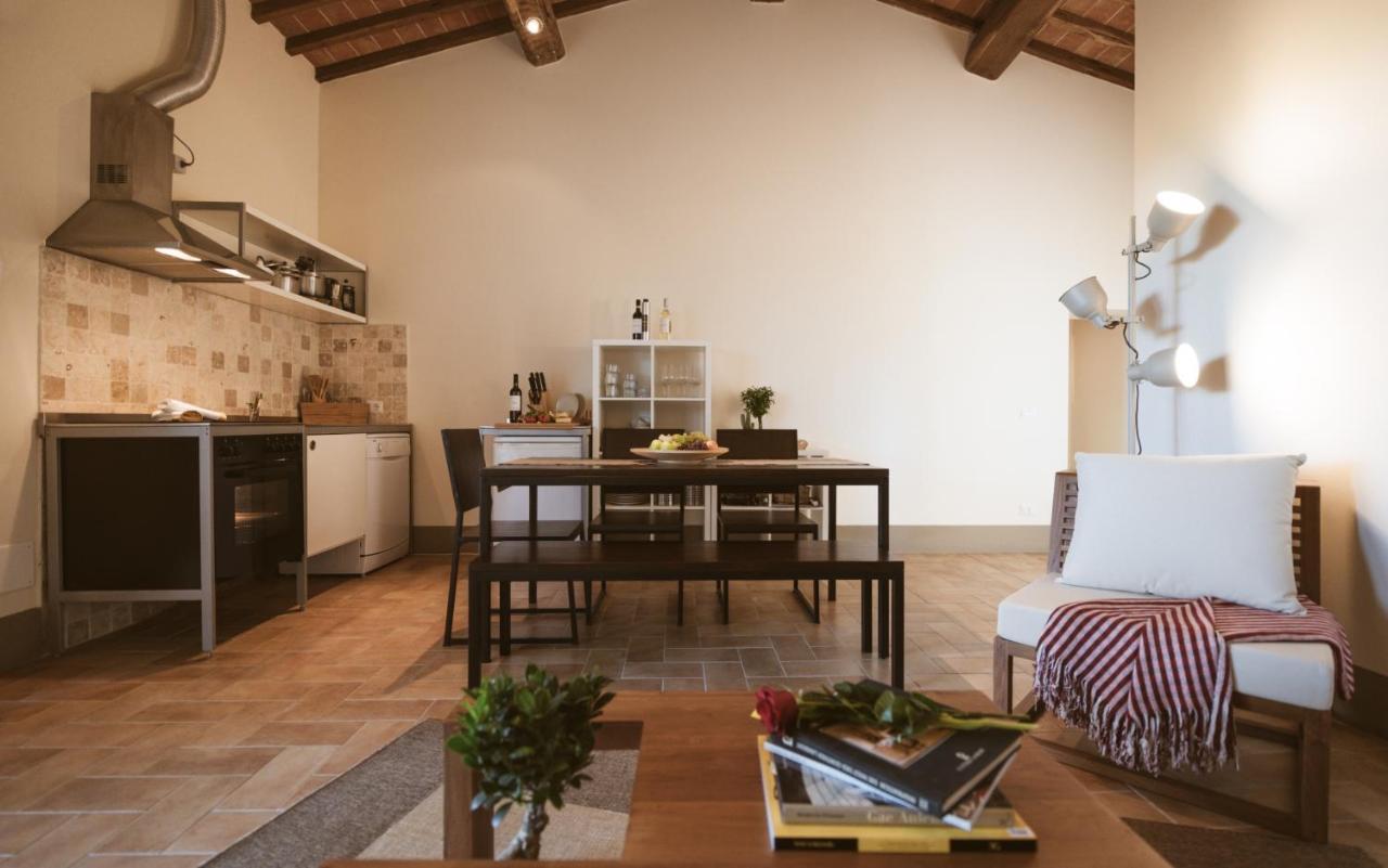 גאמבאסי Borgo Le Colline Luxury Agriturismo In Tuscany מראה חיצוני תמונה