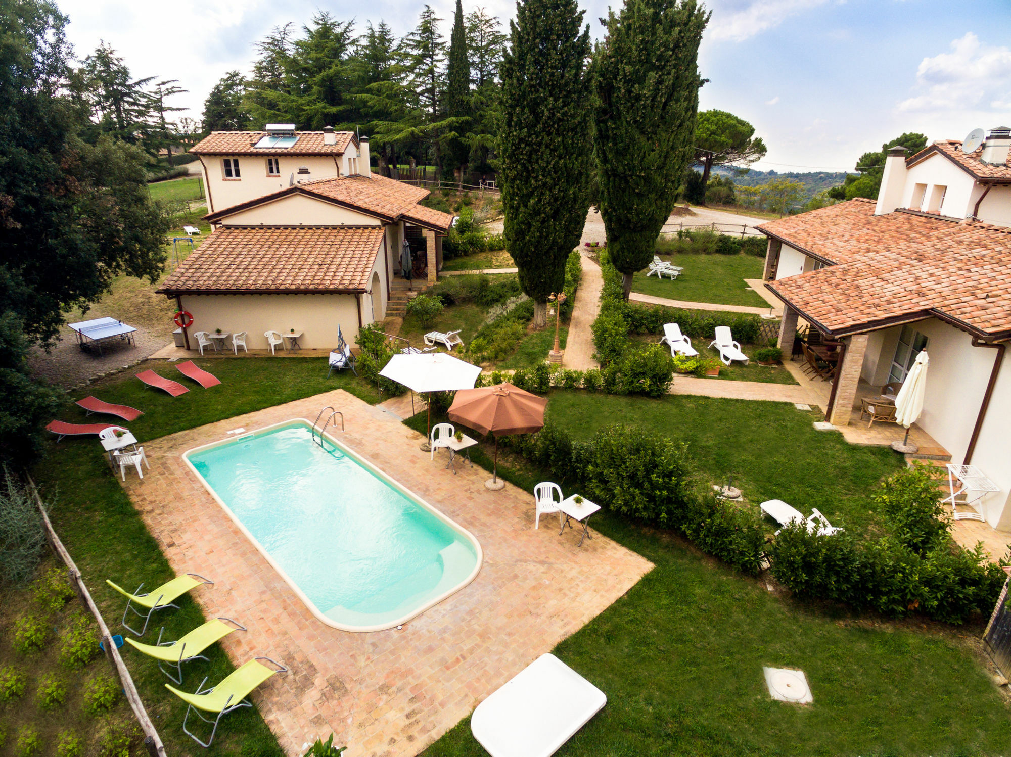 גאמבאסי Borgo Le Colline Luxury Agriturismo In Tuscany מראה חיצוני תמונה