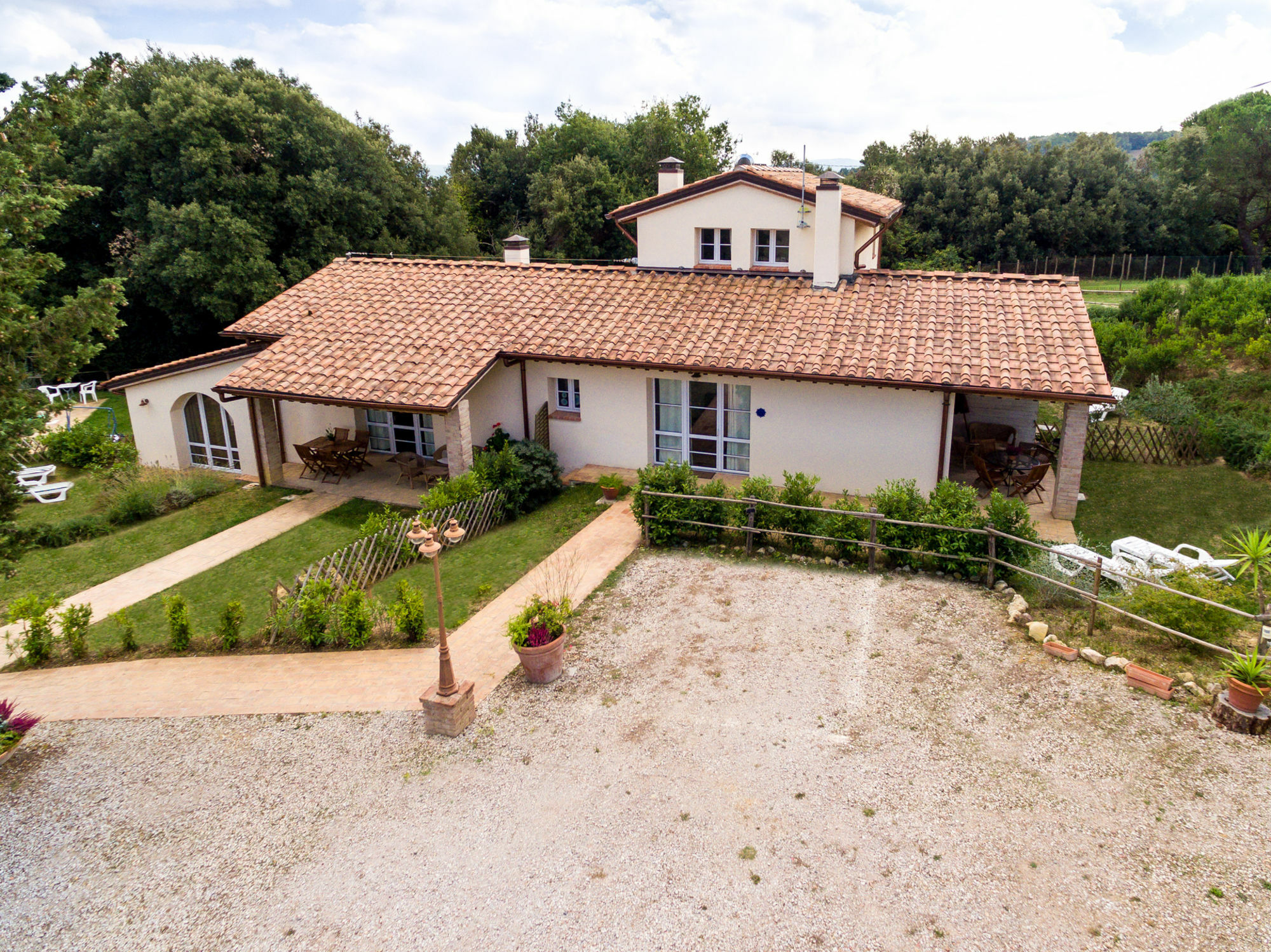 גאמבאסי Borgo Le Colline Luxury Agriturismo In Tuscany מראה חיצוני תמונה