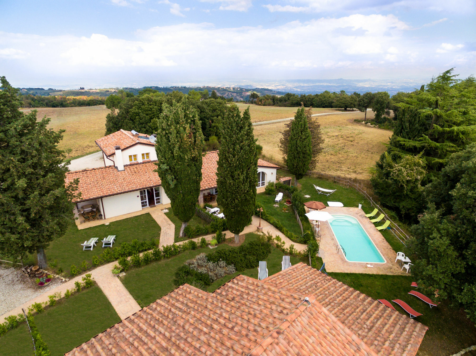 גאמבאסי Borgo Le Colline Luxury Agriturismo In Tuscany מראה חיצוני תמונה