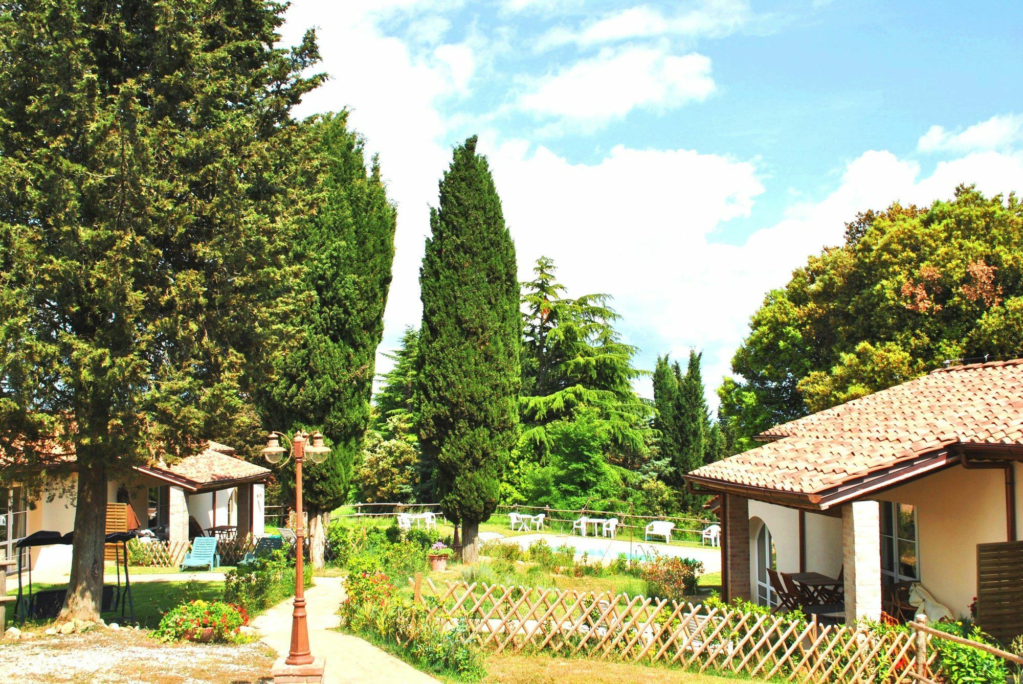 גאמבאסי Borgo Le Colline Luxury Agriturismo In Tuscany מראה חיצוני תמונה