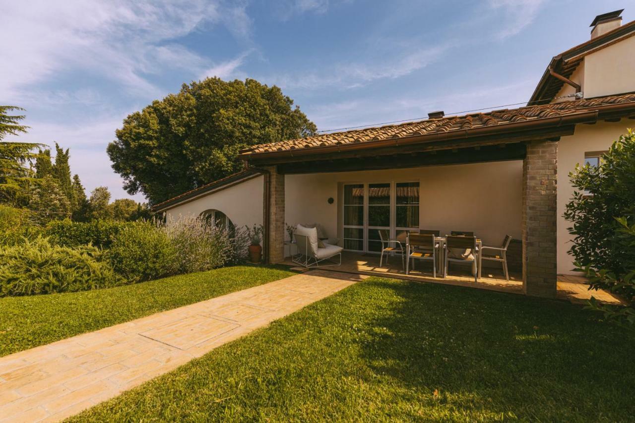 גאמבאסי Borgo Le Colline Luxury Agriturismo In Tuscany מראה חיצוני תמונה