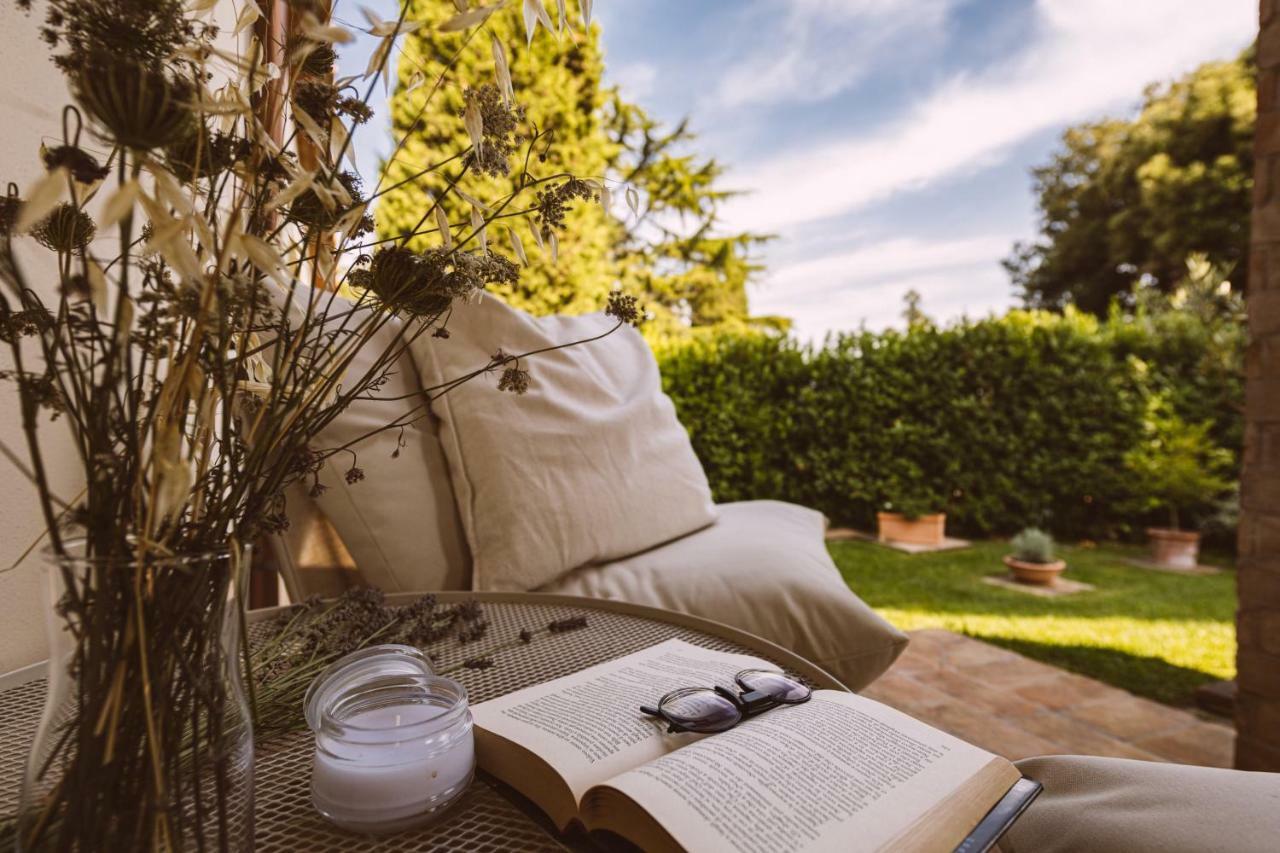 גאמבאסי Borgo Le Colline Luxury Agriturismo In Tuscany מראה חיצוני תמונה