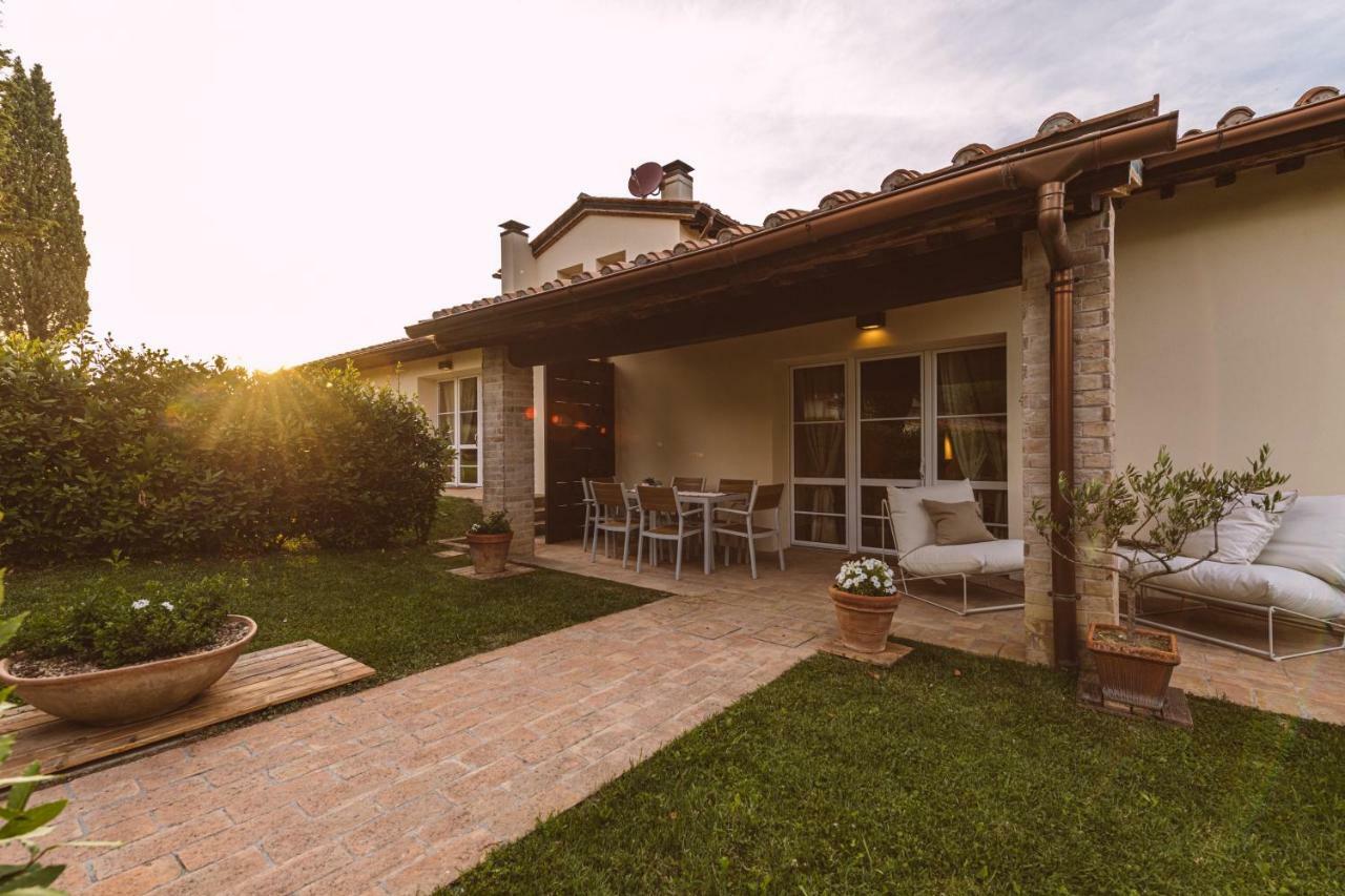 גאמבאסי Borgo Le Colline Luxury Agriturismo In Tuscany מראה חיצוני תמונה