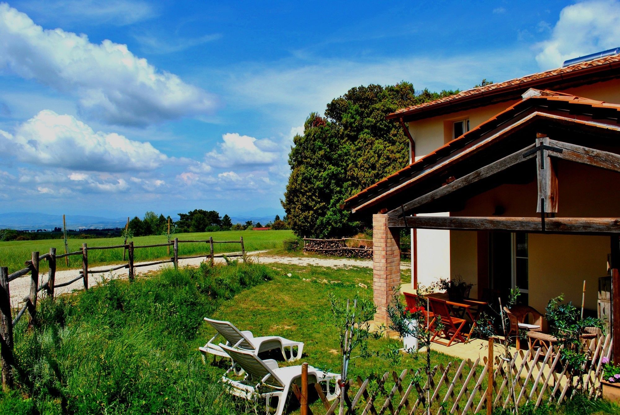 גאמבאסי Borgo Le Colline Luxury Agriturismo In Tuscany מראה חיצוני תמונה