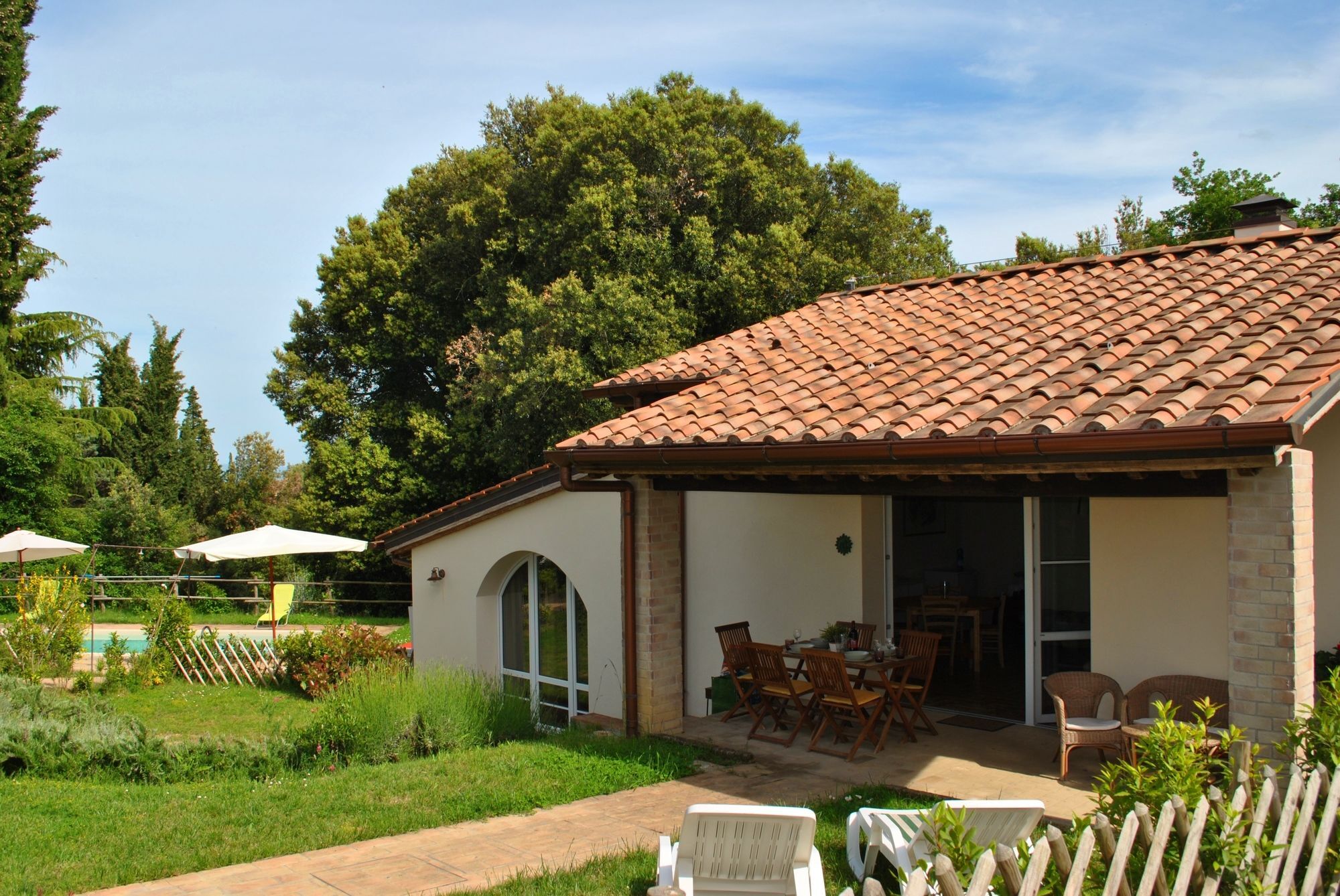 גאמבאסי Borgo Le Colline Luxury Agriturismo In Tuscany מראה חיצוני תמונה