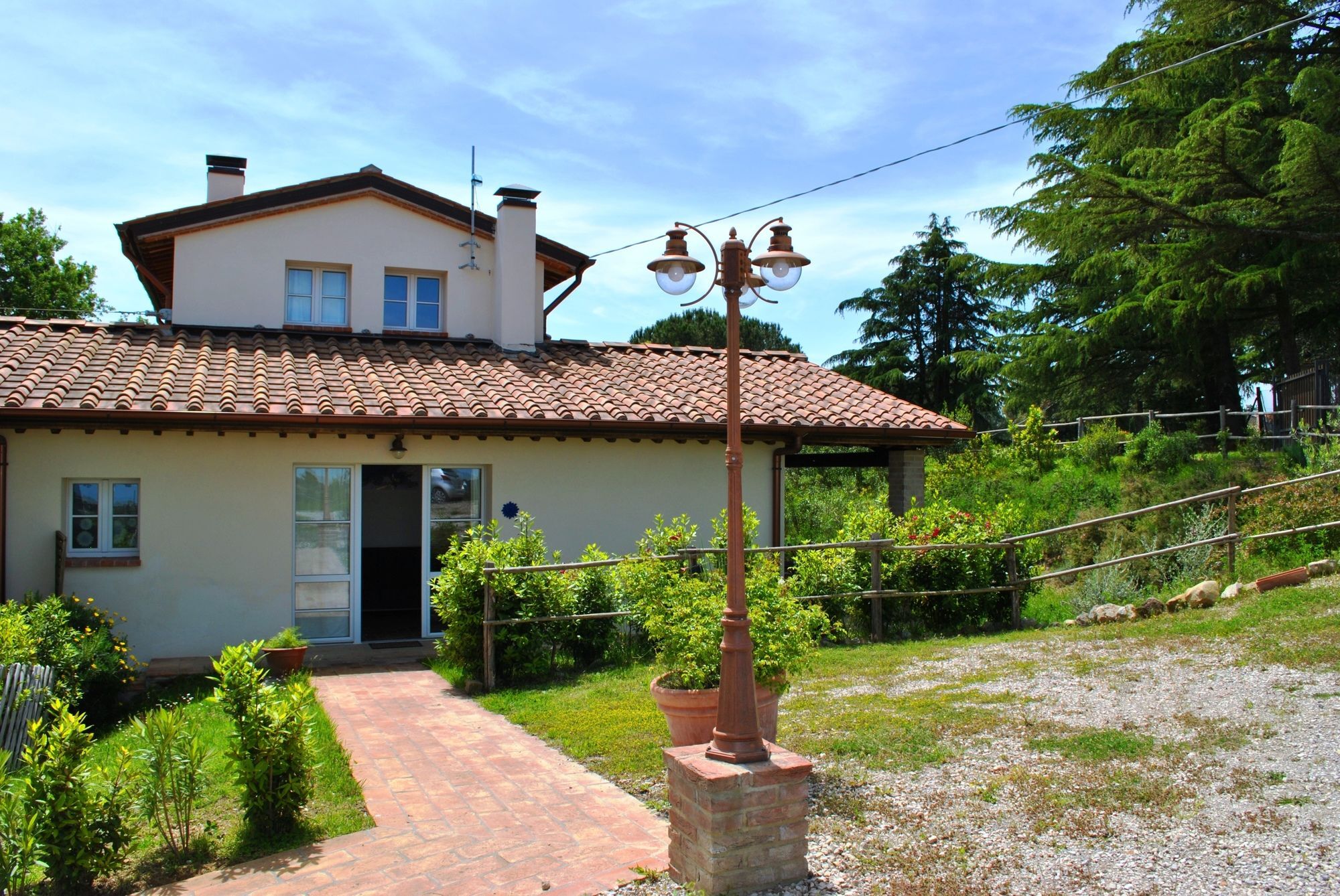 גאמבאסי Borgo Le Colline Luxury Agriturismo In Tuscany מראה חיצוני תמונה